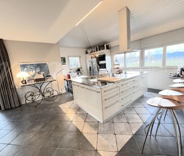 VERY BEAUTIFUL SINGLE FAMILY HOUSE OF 250 m2 LIVING AREA WITH LARGE... - Foto 6