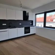 Dachgeschoß Wohnung - 3 Zimmer, Nähe Friedensbrücke - Photo 1