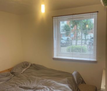 3 bed flat to rent in Maria Court, Hythe - Photo 4