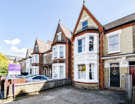 Well presented 5/6 bedroom terraced house to rent in the centre of Cambridge, within walking distance of the Railway Station. Rear enclosed garden with patio area. GCH. Driveway Parking. Local amenities close by. Unfurnished. - Photo 3