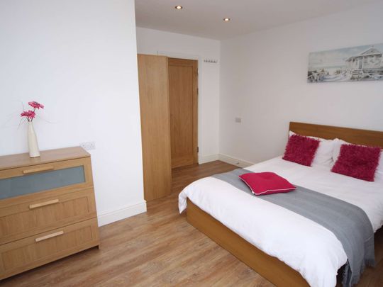 High Specification En-Suite Student Accommodation - A female house with all rooms having en-suites - Photo 1