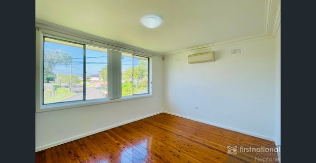 Bright & Spacious Family Home in Sought-After Girraween Location - Photo 1