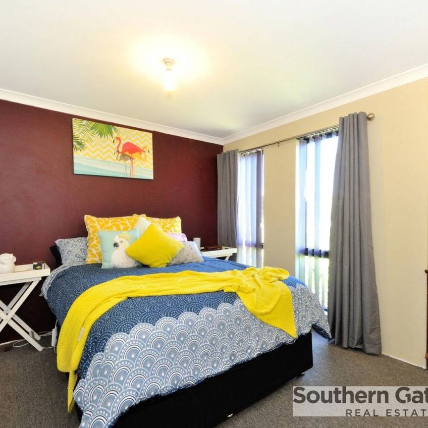 EASY STYLE FOR EASY LIVING - Photo 1