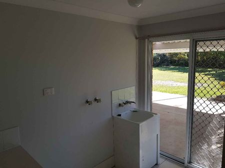 BURPENGARY - CLOSE & EASY - Photo 4