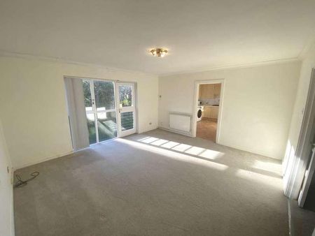 Broadhurst Avenue, Edgware, HA8 - Photo 2