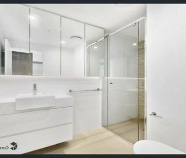 2033/123 Cavendish Road, Coorparoo, Qld 4151 - Photo 3