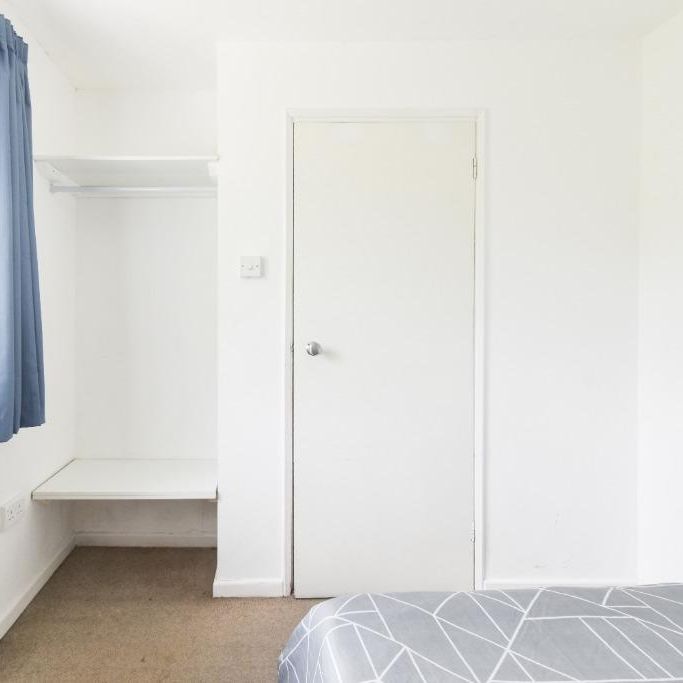 5 bedroom semi-detached house to rent - Photo 1