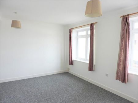 3 bedroom maisonette to rent - Photo 2