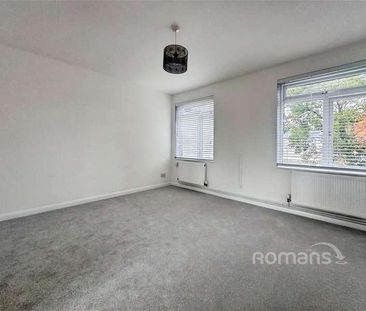 Fleet Road, Fleet, GU51 - Photo 1