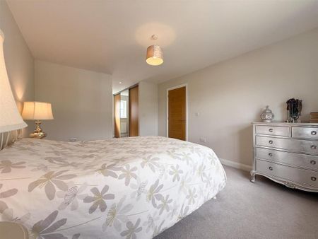 6 bedroom detached house to rent - Photo 3