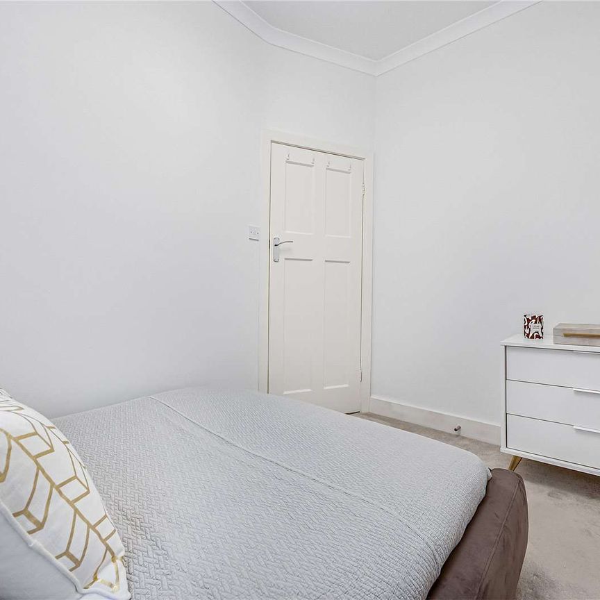 A two bedroom maisonette situated in a quiet mews just off Marylebone Lane and Marylebone High Street. - Photo 1