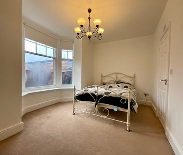 2 bedroom Apartment to let - Photo 3