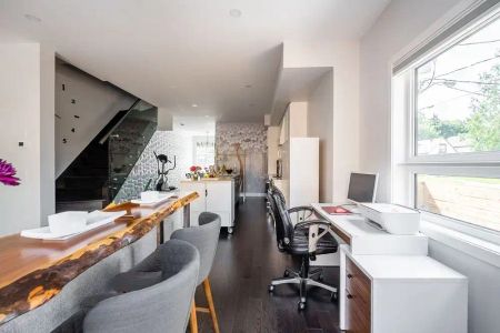 Toronto Furnished Detached House for Rent - Stylish 3-Story Designer Home with Terrace and a Huge Balcony - Photo 5