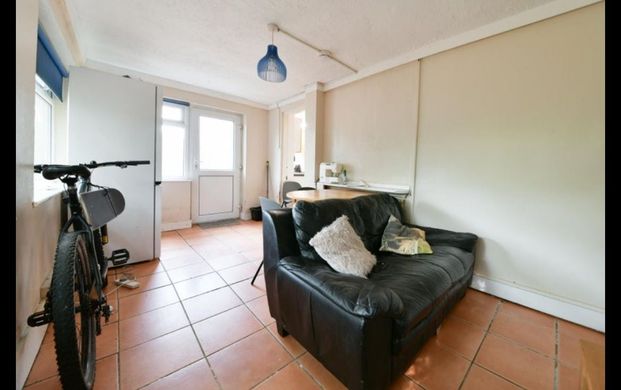 Room in a Shared House, The Highway, BN2 - Photo 1