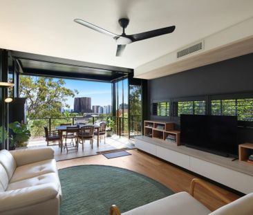 LUXURY OCEANVIEW RESIDENCE - BOUTIQUE BUILDING - WALK TO JAMES STREET - Photo 2