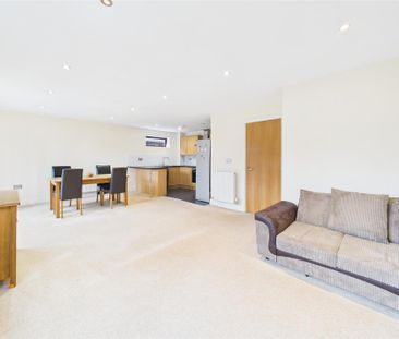 2 bedroom Apartment to rent - Photo 3