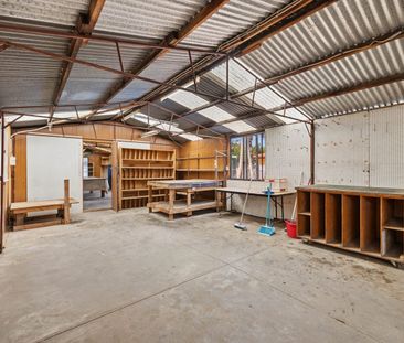 Family Home with a Pool - Photo 4