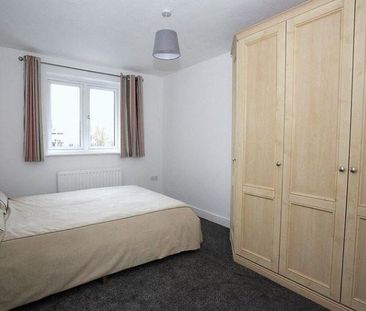 4 Bed Terraced House, Poppy Close, LU3 - Photo 3