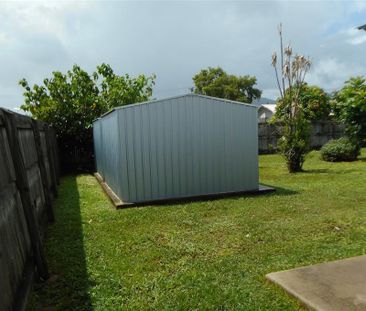 Cozy 3 Bedroom Home with a Pool! - Photo 5