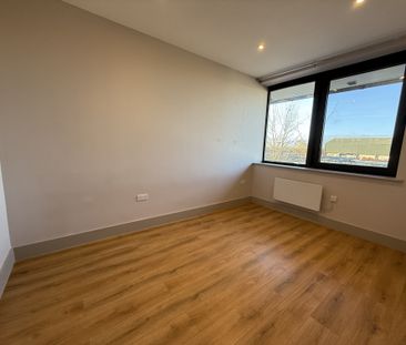 Quilters Way, Aylesbury, Stoke Mandeville - Photo 3