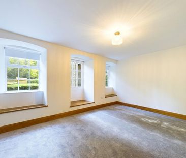 4 bedroom House To Let Total Size: 883 SQ FT - Photo 2