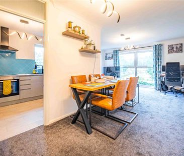 2 bed Upper Floor Flat for rent - Photo 3