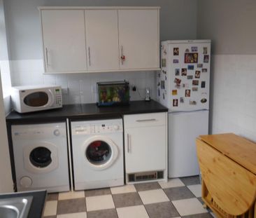 2 bedroom end of terrace house to rent - Photo 6