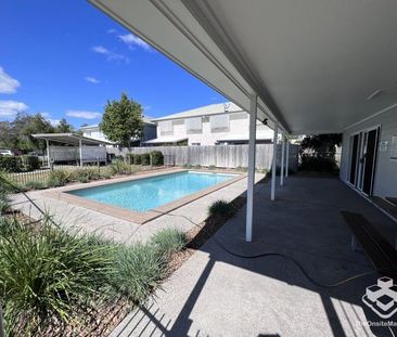 Break Lease: 3 Bedroom townhouse with pool and gym - Photo 1