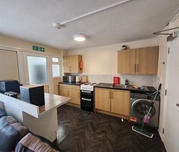 4 bedroom house share to rent - Photo 2