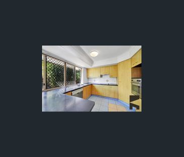 STUNNING PROPERTY IN SOUGHT-AFTER BARGARA NEIGHBORHOOD - AVAILABLE - Photo 3