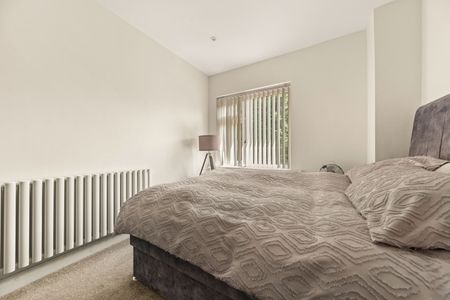 Street Lane, Leeds, West Yorkshire - Photo 3