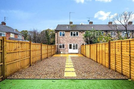 Triggs Close, Woking, Surrey, GU22 - Photo 2