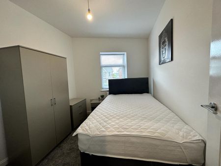 1 bed house share to rent in Brunshaw Road, Burnley, BB10 - Photo 3