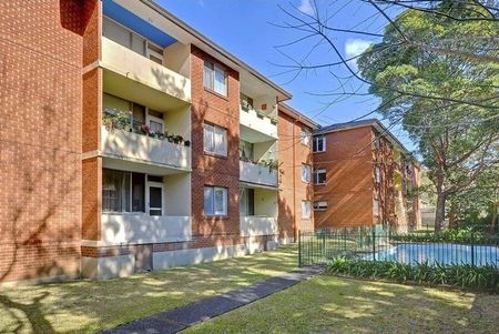 Tastefully Refreshed, Private And Spacious, Centrally Positioned Two Bedroom Oasis With A Lock Up Garage, Moments To All Amenities - Photo 3