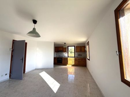 Location Maison 4 pièces 68 m2 à Saint-Saturnin-Lès-Apt - Photo 3