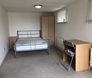 House share to rent - Photo 2