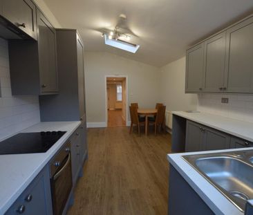 2 bedroom end of terrace house to rent - Photo 5