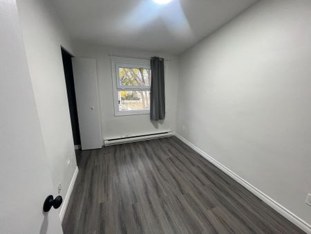 For Lease - 292 Simcoe Street Unit# 1, London East, Ontario - Photo 2