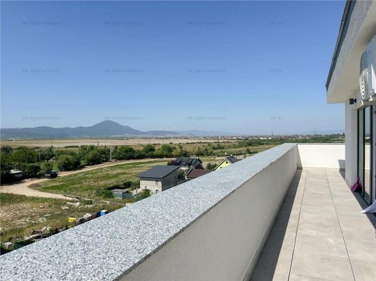 Apartament 3 camere tip Penthouse | Priveliste frumoasa | Parcare | Rasnov - Fotografie 1