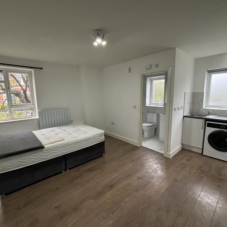 Studio to rent - Photo 1
