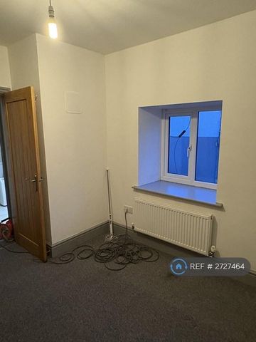 2 bedroom end of terrace house to rent - Photo 5