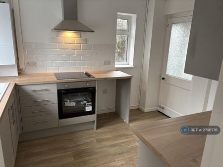 3 bedroom end of terrace house to rent - Photo 3