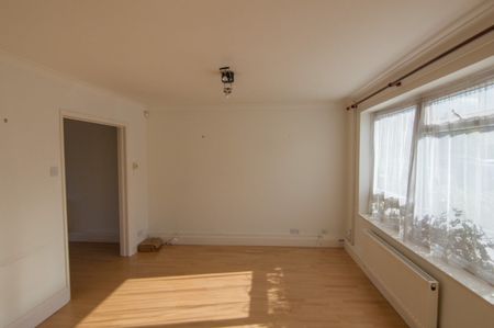 3 Bed Terraced House, Ashley Close, BS7 - Photo 5