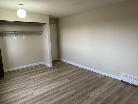 2 Bedroom Unit in Clearview Meadows!! - Photo 2