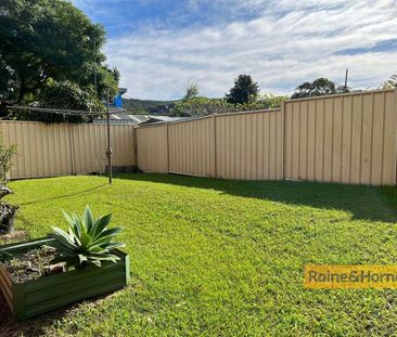 Charming & Private 3 Bedroom Home - Photo 5