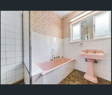 11 Winbourne Road, Mount Waverley, Vic 3149 - Photo 3