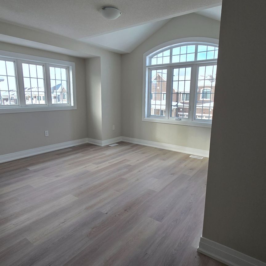 For Lease - 224 Greer Street, Barrie, Ontario - Photo 1