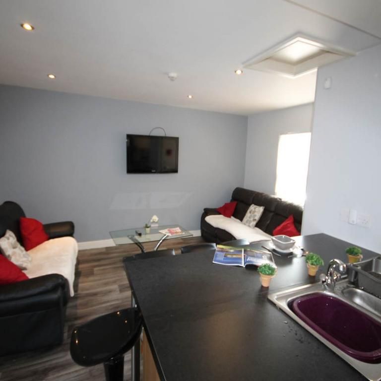 3 bedroom house share to rent - Photo 1