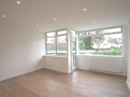 3 bedroom flat to rent - Photo 4