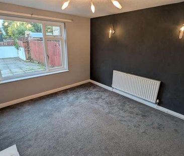 Summer Hall Ing, Wyke, BD12 - Photo 4